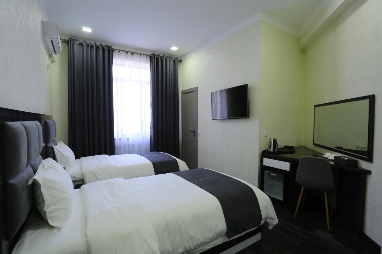 Hotel 777 Dusanbe Kültér fotó